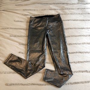 Victoria’s Secret knockout leggings shimmer